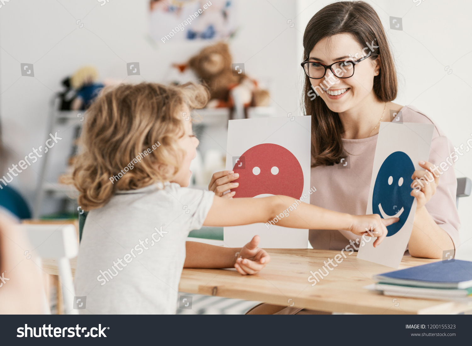 stockphotoemotionemoticonsusedbyapsychologist